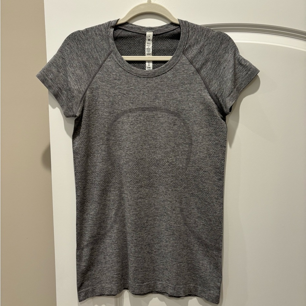 Lululemon swiftly tech short sleeve size 8